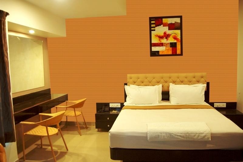 Hotel Vaishnavi-Suite Room